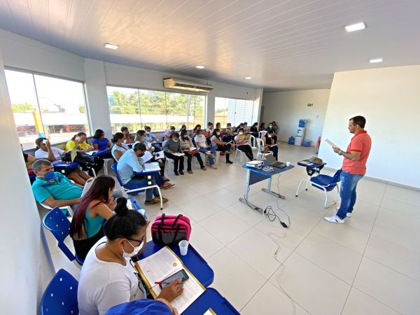 PlanifcaSUS: Servidores da Atenção Básica de Saúde de Candeias participam de capacitação
