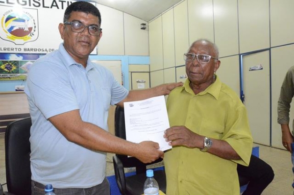 Prefeitura lança escritura pública e entrega certidões de isenção do IPTU