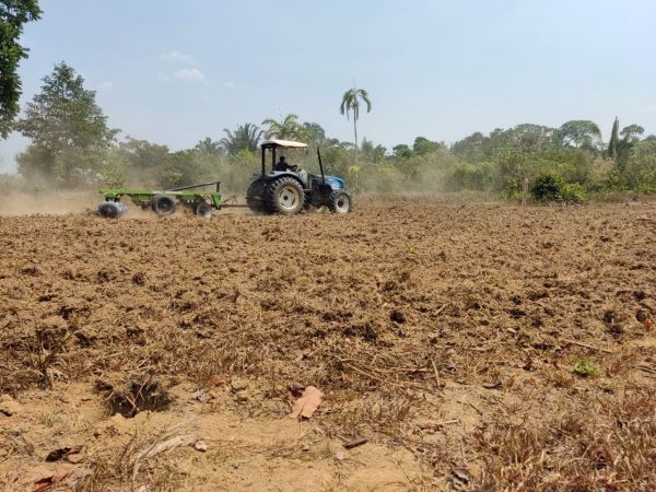 PROGRESSO RURAL CANDEIAS: Semagri inicia os trabalhos de gradagem para produtores rurais