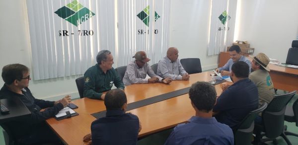 Vice-prefeito Toninho Cerejeiras se reúne com representantes do Projeto Jequitibá