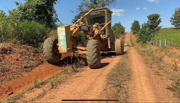 Prefeitura de Candeias do Jamari segue recuperando estradas vicinais