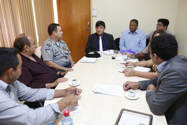 Prefeito e vereadores de Candeias pedem mais segurança em reunião com Cleiton Roque