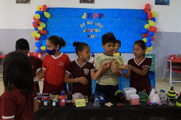 Escolas municipais realizam Feira do Empreendedorismo com alunos