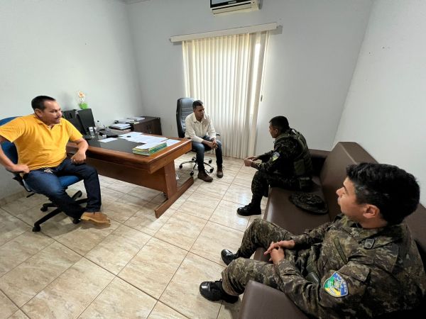 Prefeito recebe visita de cortesia do Comandante do Batalhão de Polícia Militar Ambiental