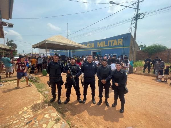 Polícia Militar promove festa para as crianças em Candeias do Jamari