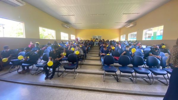 SEMASF realiza palestra sobre Setembro Amarelo na Escola Carlos Drummond de Andrade