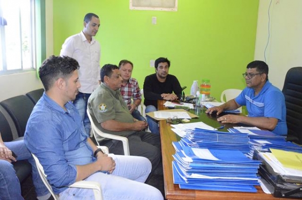 Prefeitura e Incra assinam termo de cooperação para criar Sala da Cidadania em Candeias do Jamari