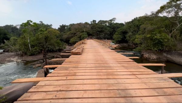 Prefeitura retoma obra de reconstrução da ponte sobre o Rio Preto
