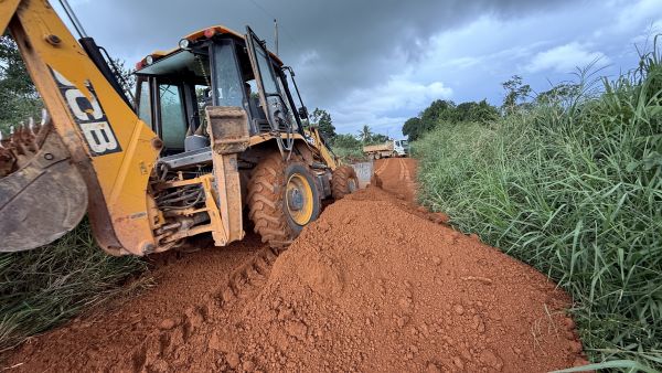 Recupera&ccedil;&atilde;o e cascalhamento da Linha 120 avan&ccedil;am no distrito de Triunfo