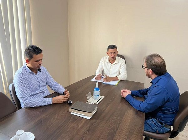Reunião aconteceu no gabinete do prefeito Valteir Queiroz