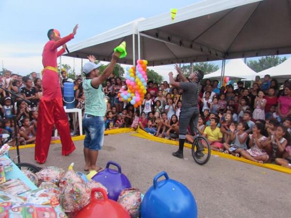 Prefeitura promove alegria das crianças com palhaços e muitas brincadeiras