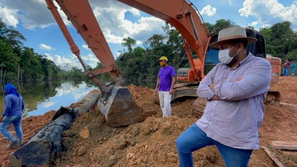 SEMOB trabalha na recuperação de ponte na Linha 11 no Flor do Amazonas