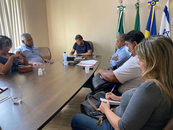 Prefeito Valteir Queiroz se reúne com membros do Conselho Municipal de Educação