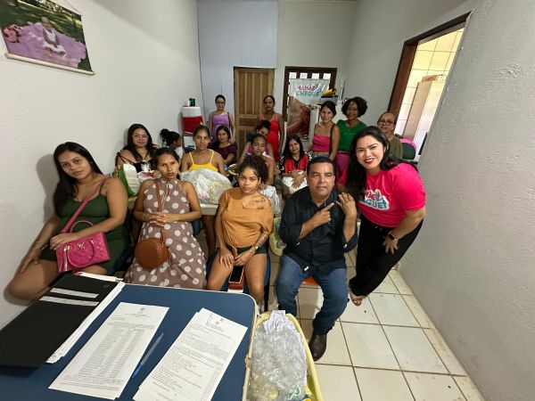 Entrega dos Kits &quot;Mamãe Cheguei&quot; Beneficia Mães de Candeias com Apoio do Governo do Estado