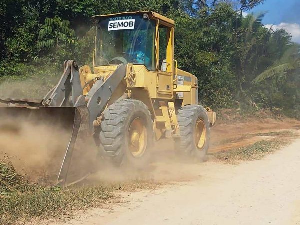 SEMOB recupera estradas rurais no Flor do Amazonas