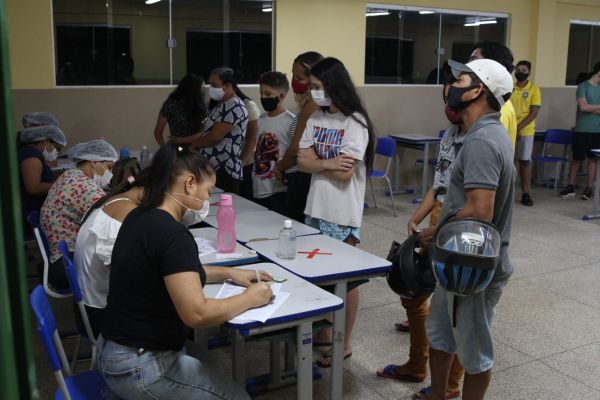 SEMUSA realiza mutirão noturno de vacinação e reforça ação de combate ao Covid