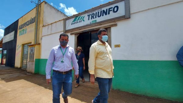 Prefeito visita Distrito de Triunfo com o Presidente da Emater Luciano Brandão