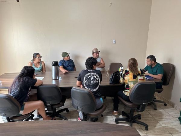 Prefeito se reúne com moradores da rua Venezuela para discutir melhorias para aquela localidade
