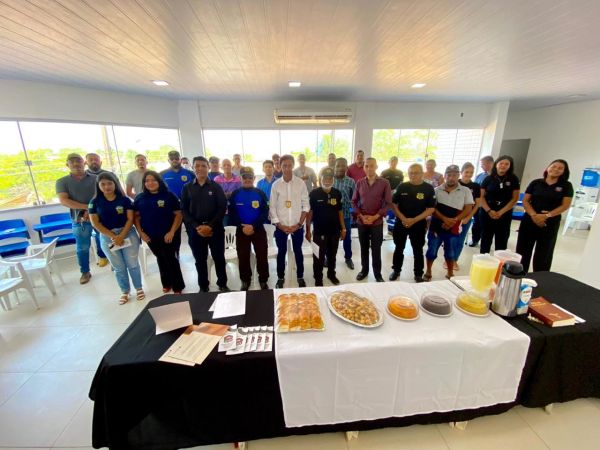 UFP da Igreja Universal promove café da manhã para guardas municipais de Candeias