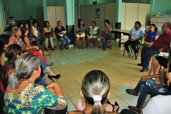 Prefeito se reúne com servidores da assistência social para avaliar ações no município