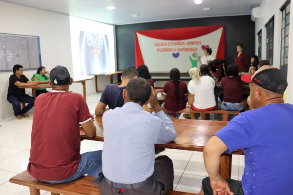 Prefeitura realiza palestra sobre a promoção à saúde para estudantes do EJA da Escola Dom João