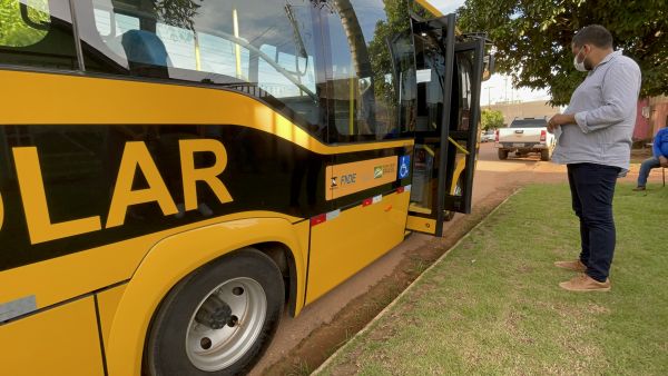Prefeitura recebe micro ônibus para transporte escolar