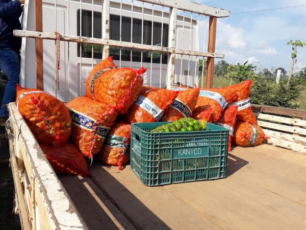 Agricultores familiares recebem apoio da SEMAGRI para transportar produtos